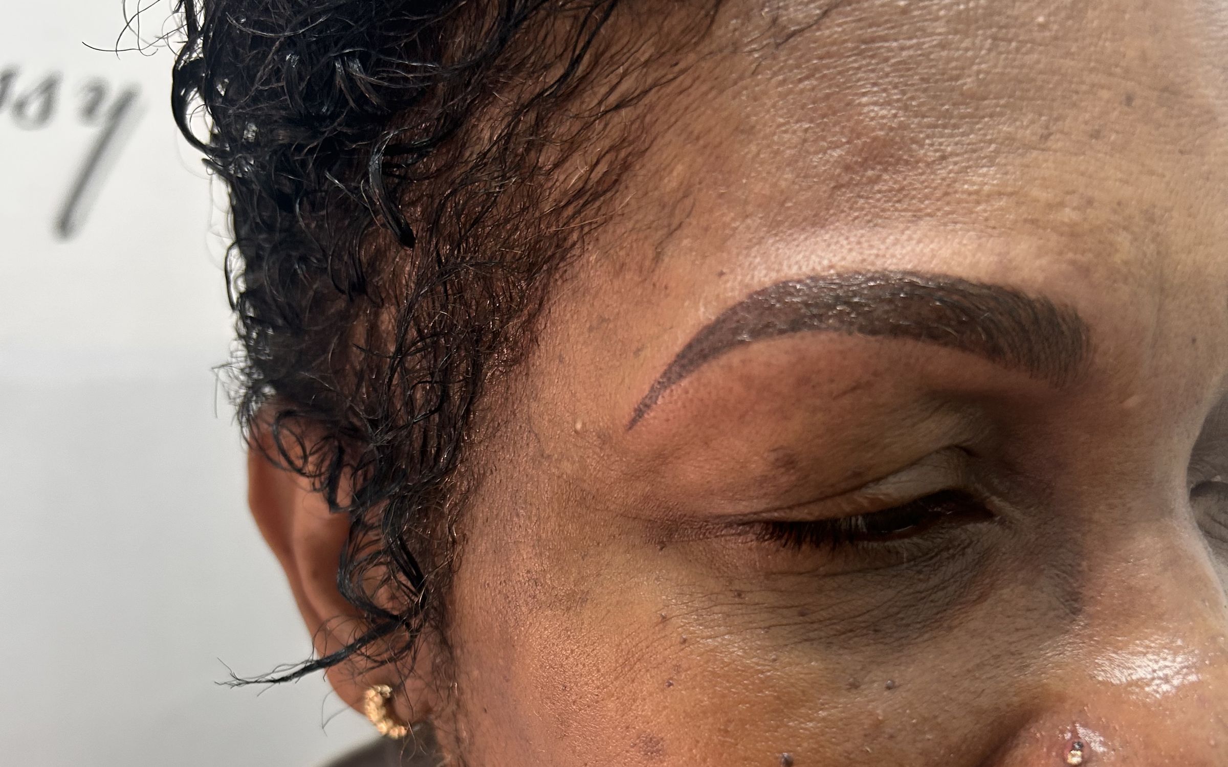 A client with freshly finished microshaded brows at Ellimak Aesthetics